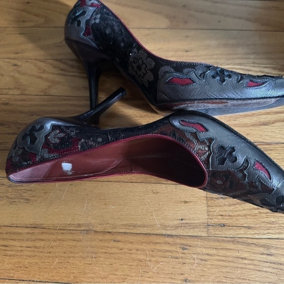 Donald Pliner Couture Black Red Suede Gray  Colored Pump Shoe  Size 8.5 Country - Picture 3 of 6